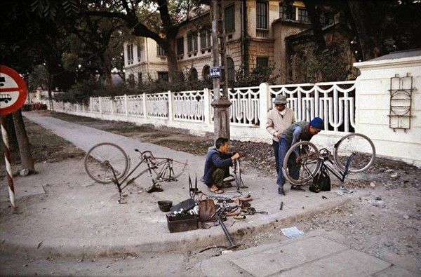 Boi hoi voi anh mau hiem co ve Ha Noi nhung nam 1970-Hinh-7